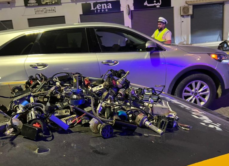 بناءً على تعليمات صادرة عن مدير أمن بنغازي الكبرى، اللواء صلاح هويدي، أطلقت مديرية الأمن حملة ميدانية مكثفة تستهدف المركبات التي تستخدم الإضاءة الليزرية القوية ومنظومات الصوت المعدلة المخالفة