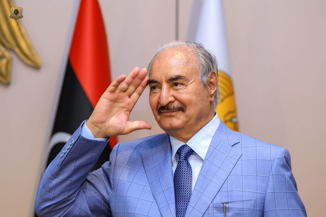 القائد العام المشير خليفة حفتر في كلمته خلال استقباله مشايخ وأعيان وحكماء قبائل المنطقة الوسطى