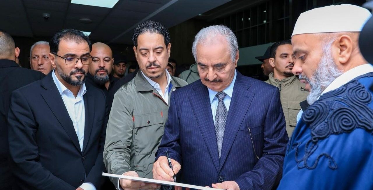 زيارة القائد العام للقوات المسلحة إلى معرض بنغازي الدولي للكتاب